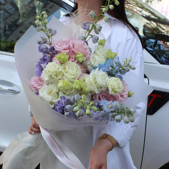 Букет из белой и розовой эустомы - изображение 2