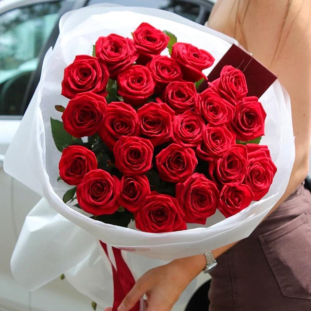 Букет из 25 роз Ред Наоми 60 см - изображение 2