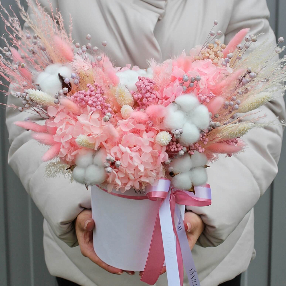 Кашпо ручной работы с хлопком и лагурусом