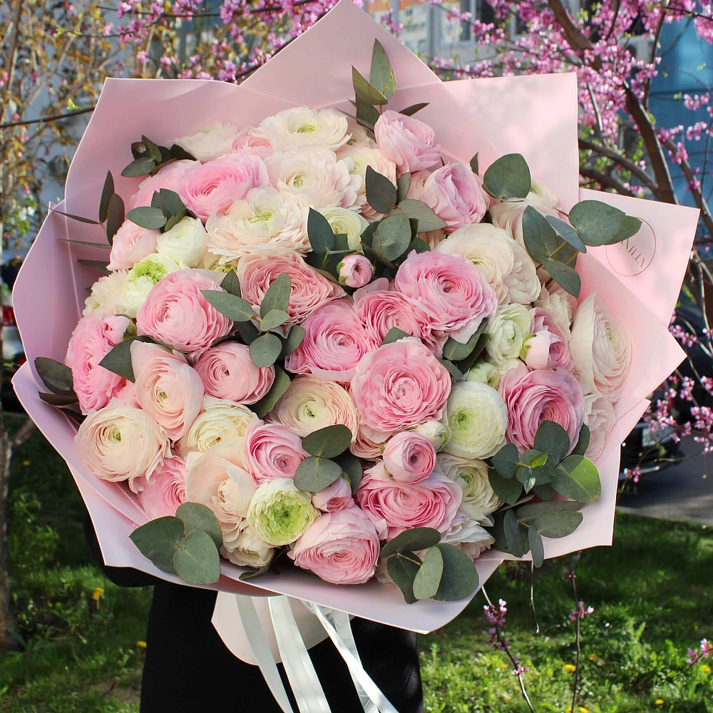 Букет микс из 51 ранункулюса