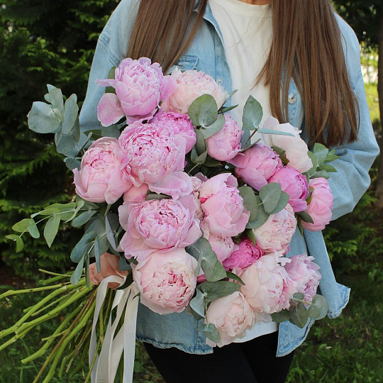 Букет из пионов и эвкалипта «Romantic» - изображение 2