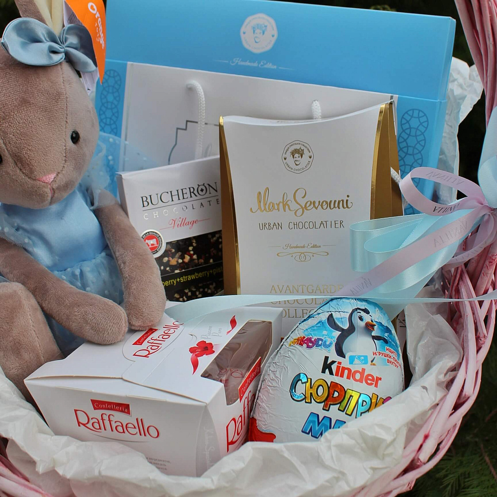 Подарочная корзина «Любимые сладости»