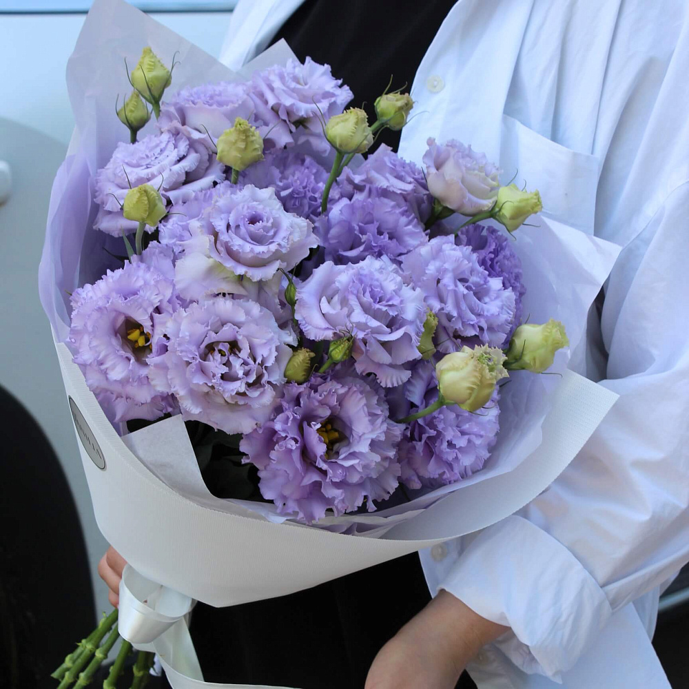 Нежный букет из сиреневой эустомы