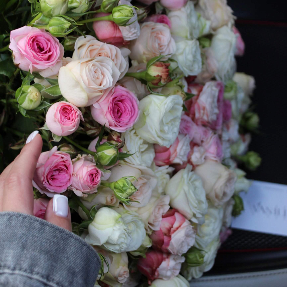 Букет микс пионовидных роз "Кейтлин"