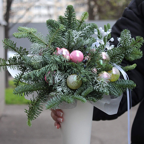 Новогодние композиции с цветами: Композиция "Счастливого Нового Года!"