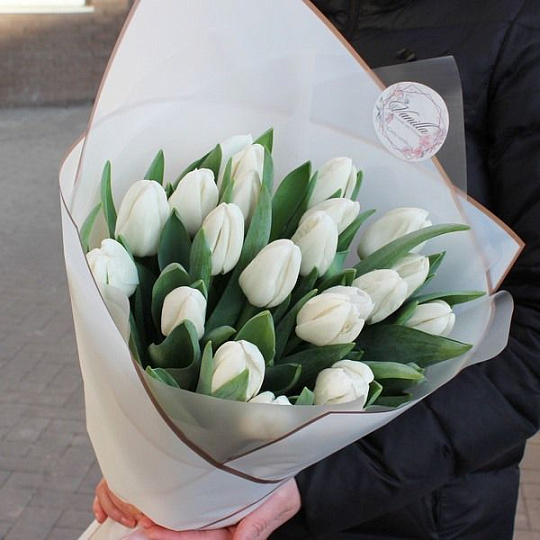 Букет из 21 белого тюльпана