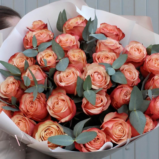 Цветы на праздник: Букет из 29 пионовидных Голландских роз