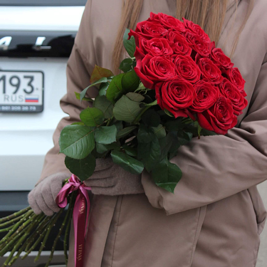 Цветы на 14 февраля: Букет из 15 роз Ред Наоми 70 см