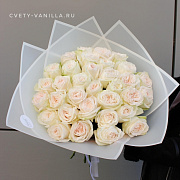 Букет из 33 ароматных роз White O'Hara