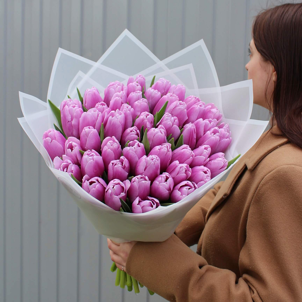 Букет из 51 сиреневого тюльпана