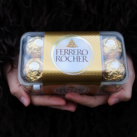 Подарки на 14 февраля: Конфеты Ferrero Rocher