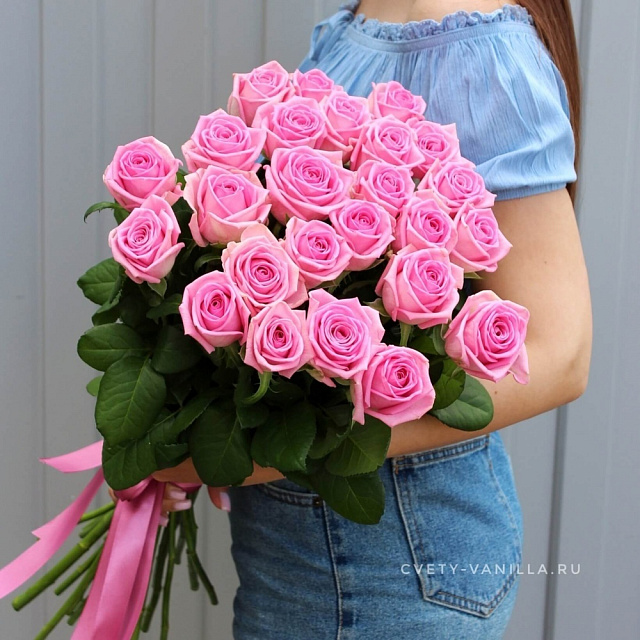 25 роз: Букет из 25 розовых роз "Аква"