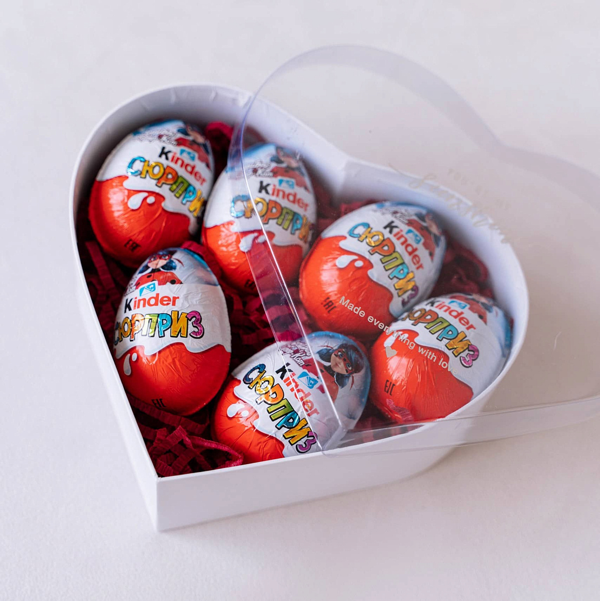 Подарочная коробка с Kinder Surprise "S"