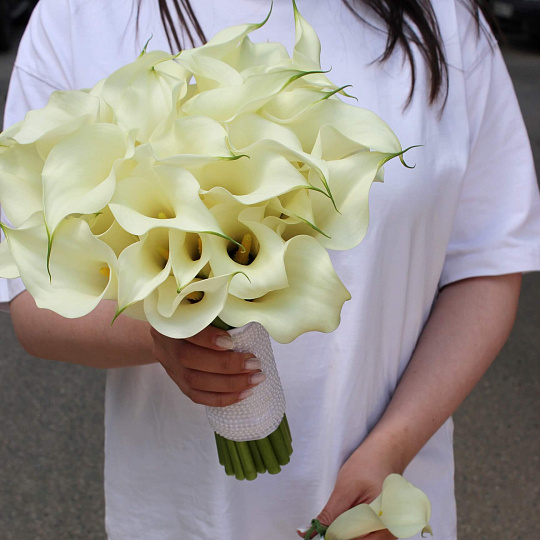 Букет из белых калл "Незабываемое торжество"