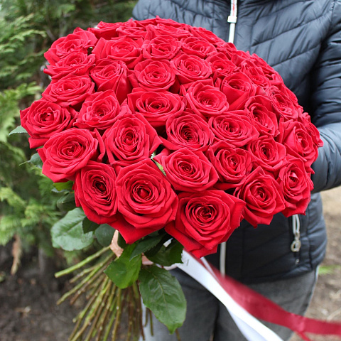 Букеты из 41 розы: 41 роза Ред Наоми 60 см