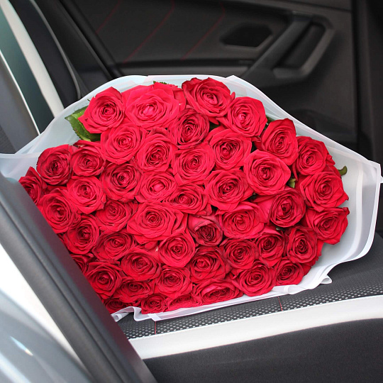 Подарки на 14 февраля: 51 ароматная красная роза Red naomi