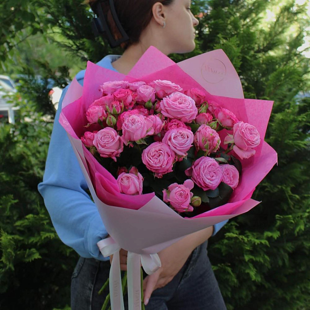 7 веток кустовой розы «Леди»