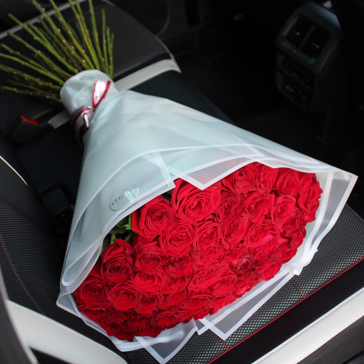 51 ароматная красная роза Red naomi