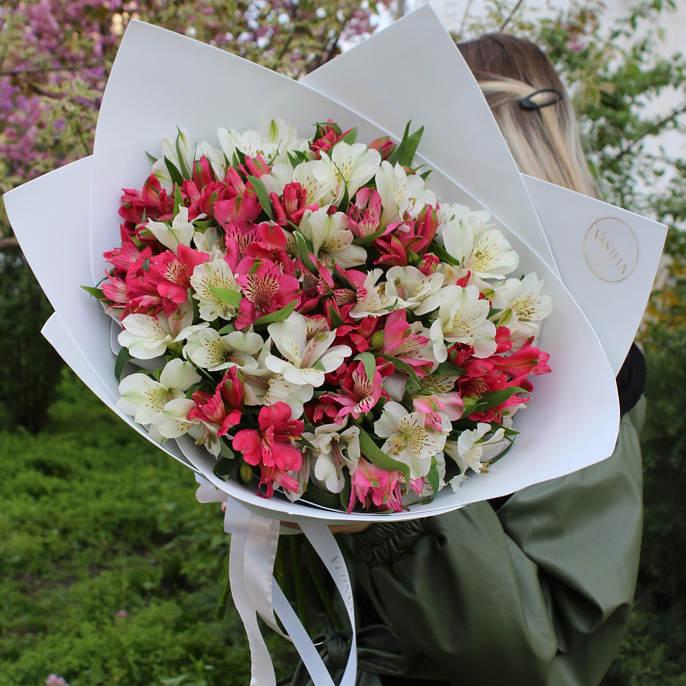 Букет из альстромерии микс