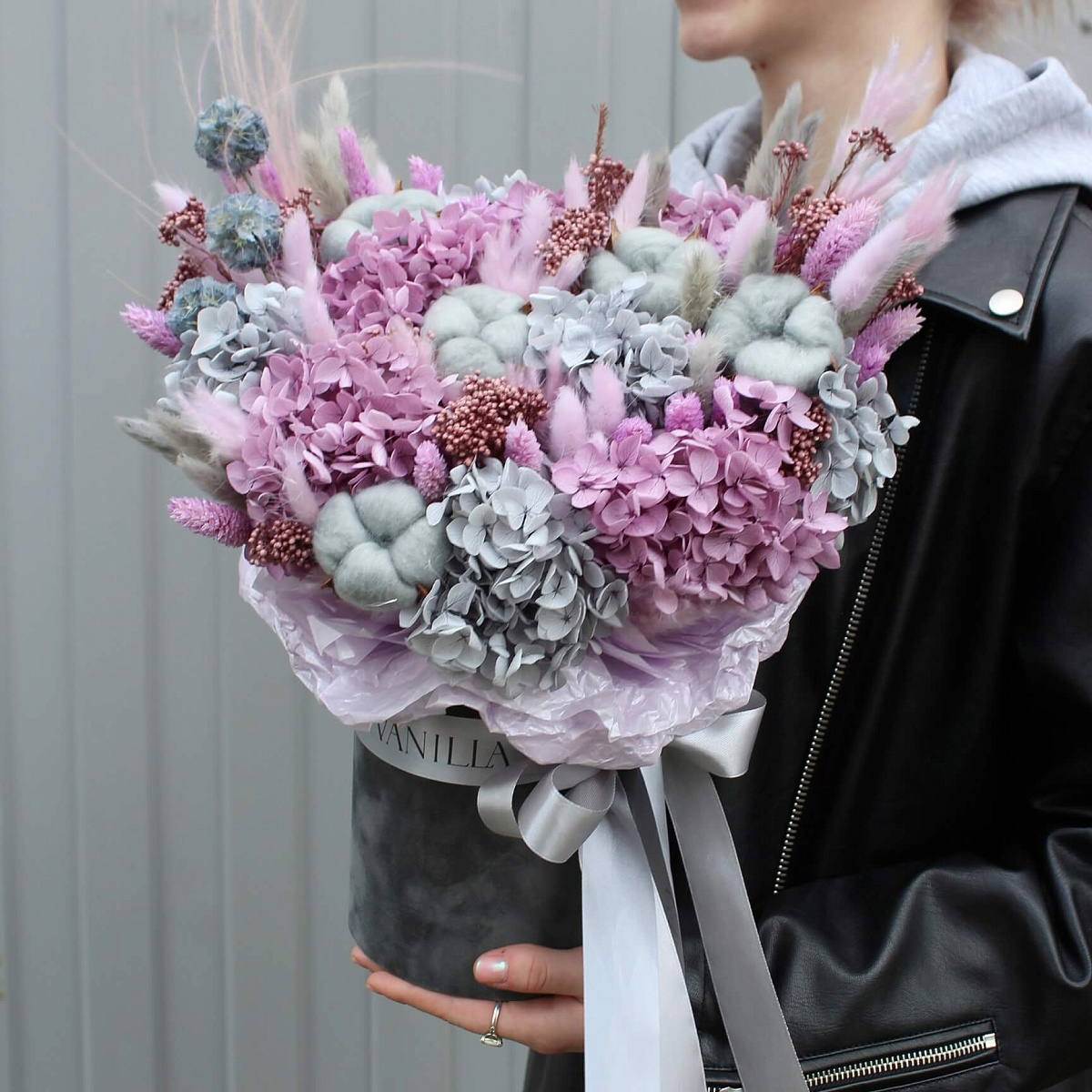 Цилиндр с сухоцветами интерьерный