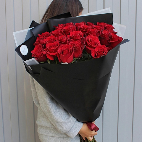 25 красных голландских роз 80 см