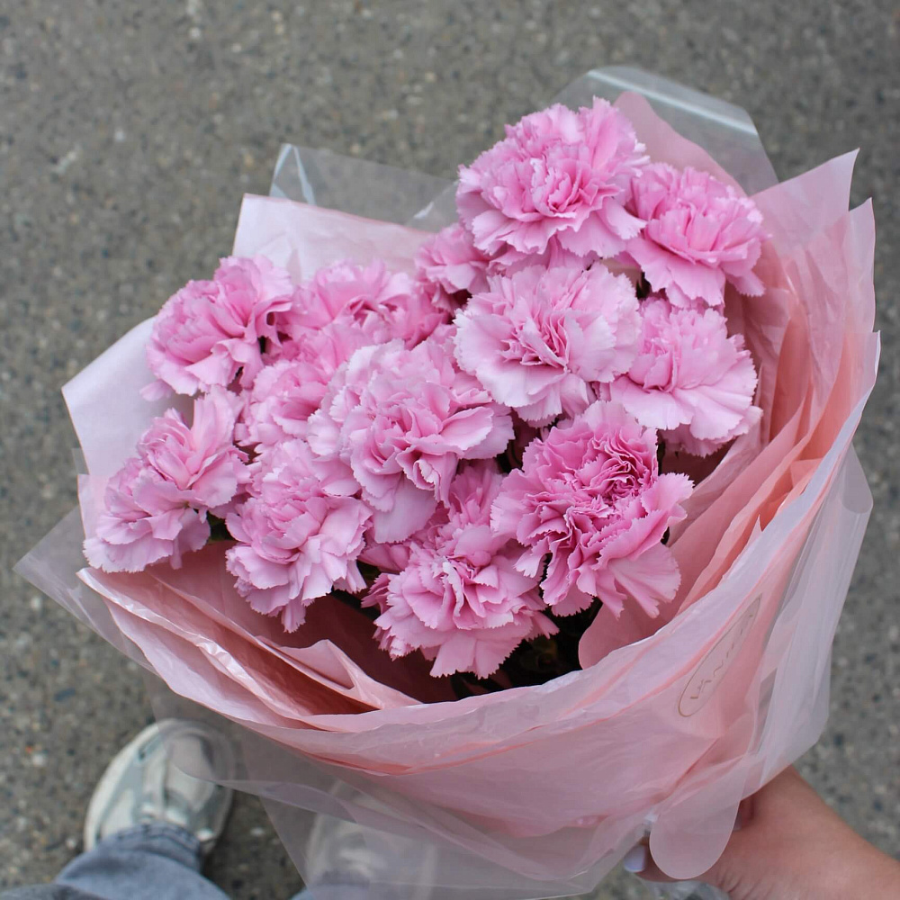 Букет из 15 диантусов в оформлении