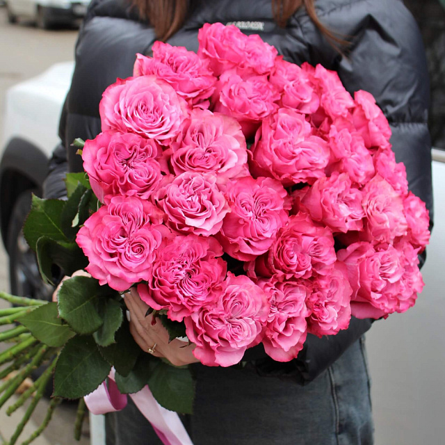 Букет из 25 импортных пионовидных роз - изображение 2