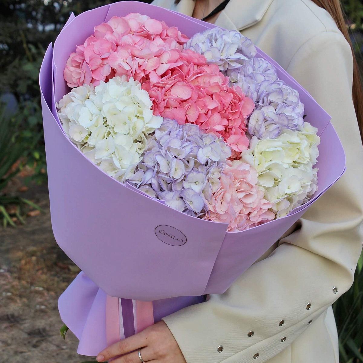 Букет из 7 гортензий микс цветов