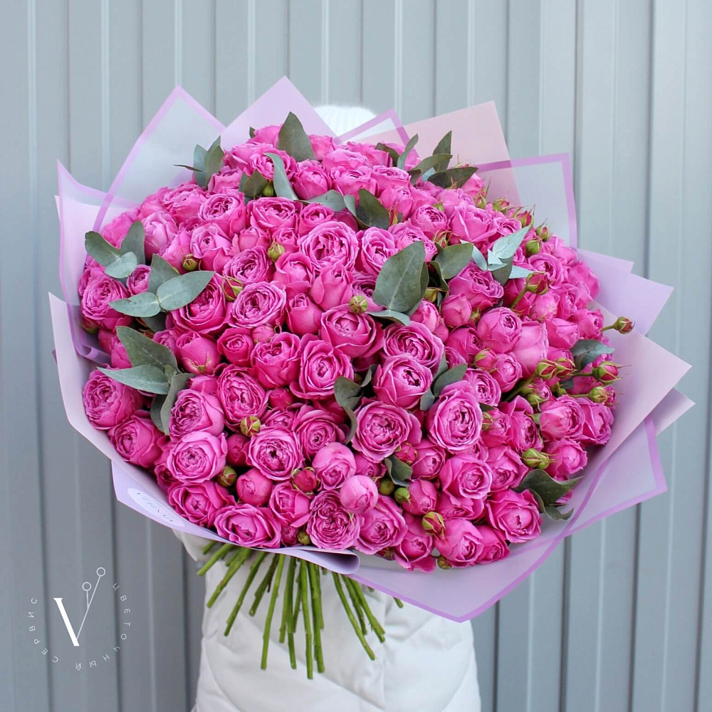 51 кустовая роза с эвкалиптом