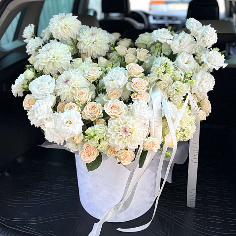 Букеты  девушке : эустома с розами