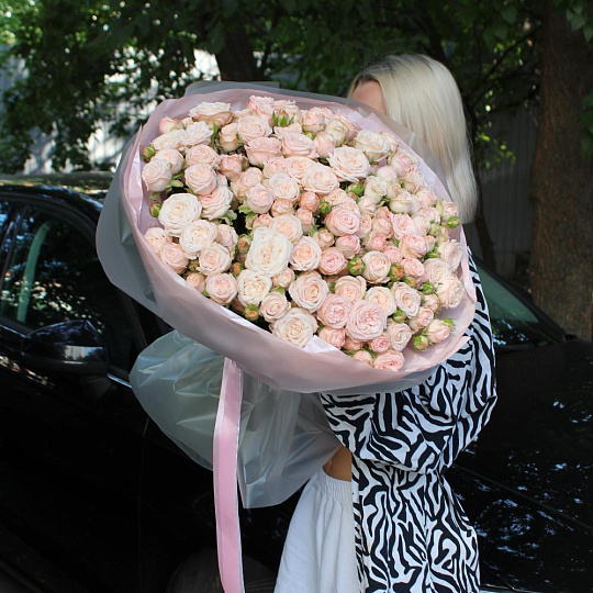 Букет из 35 кремовых пионовидных роз Бомбастик - изображение 2