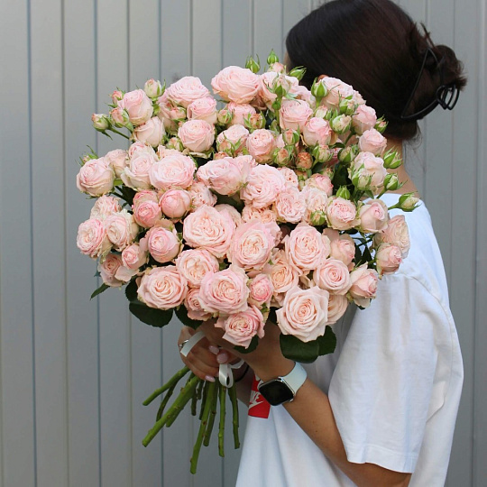 Букет из 15 веток кустовой розы 50 см  - изображение 2