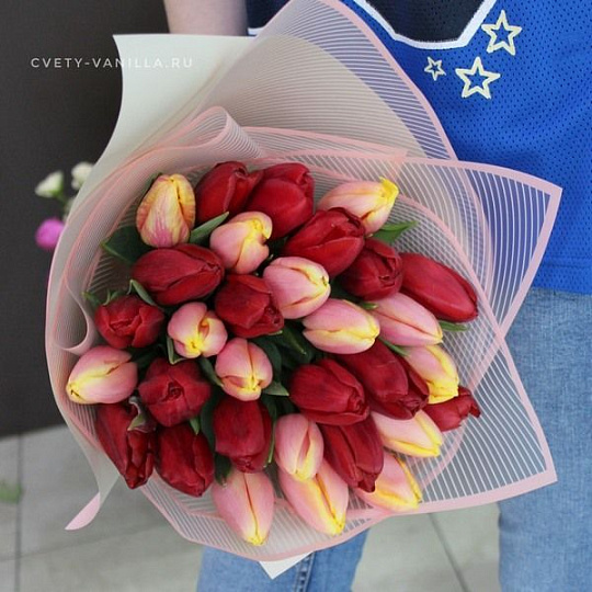 Цветы на 14 февраля: Букет из 31 тюльпана микс