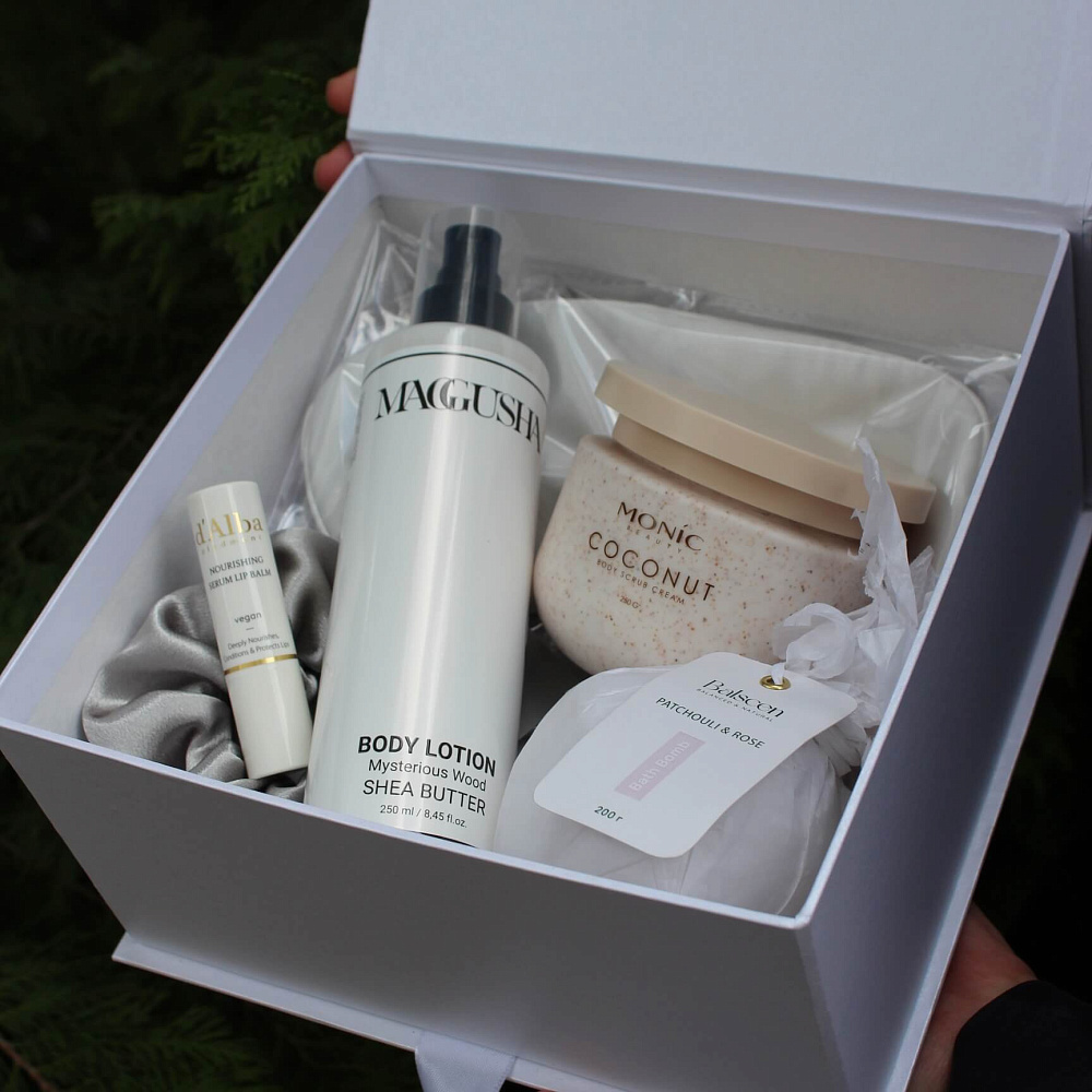 Подарочный набор косметики для девушки