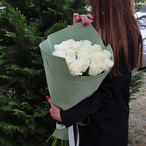 Букет из 21 белой розы Аваланж 60 см - изображение 2