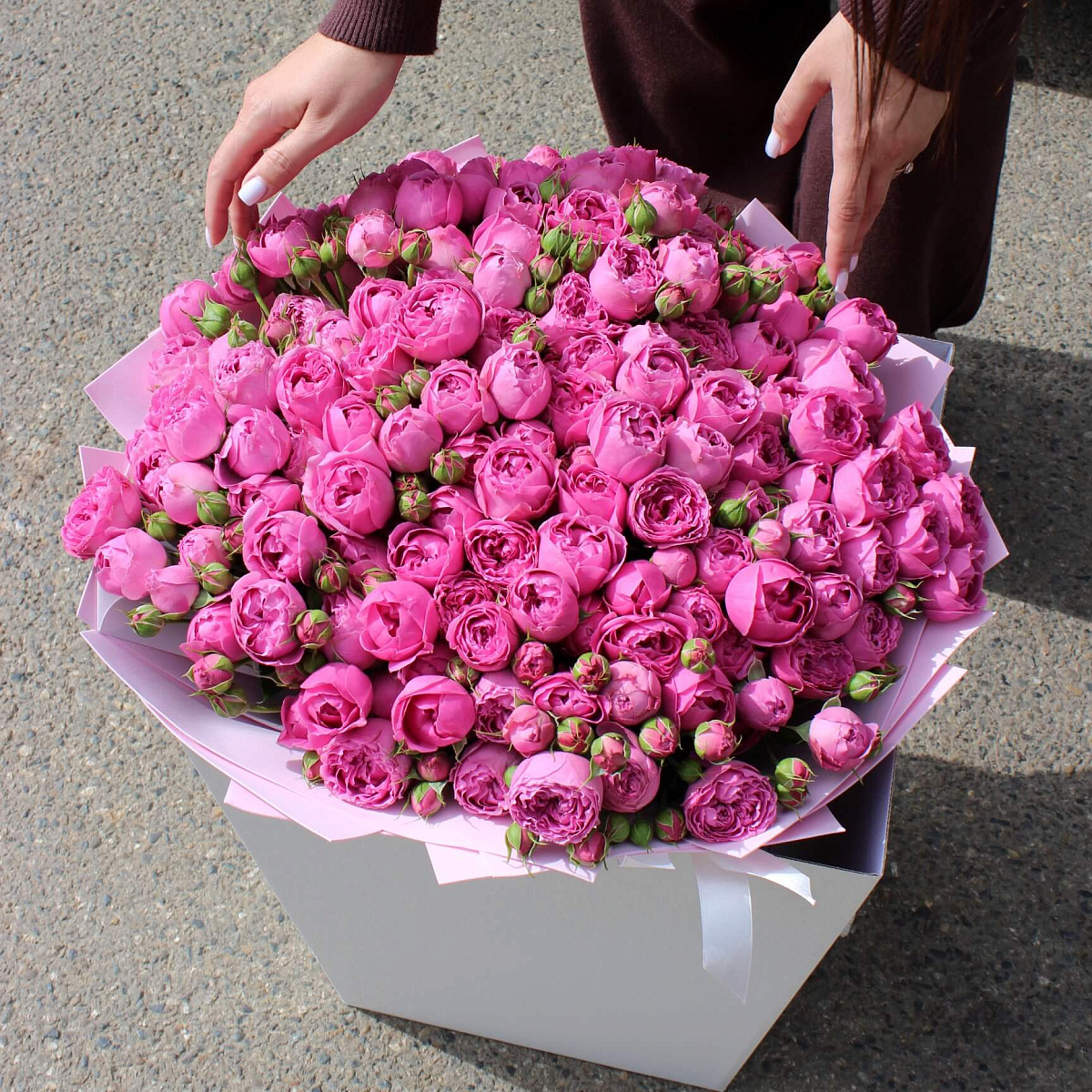 Букет из пионовидной кустовой розы