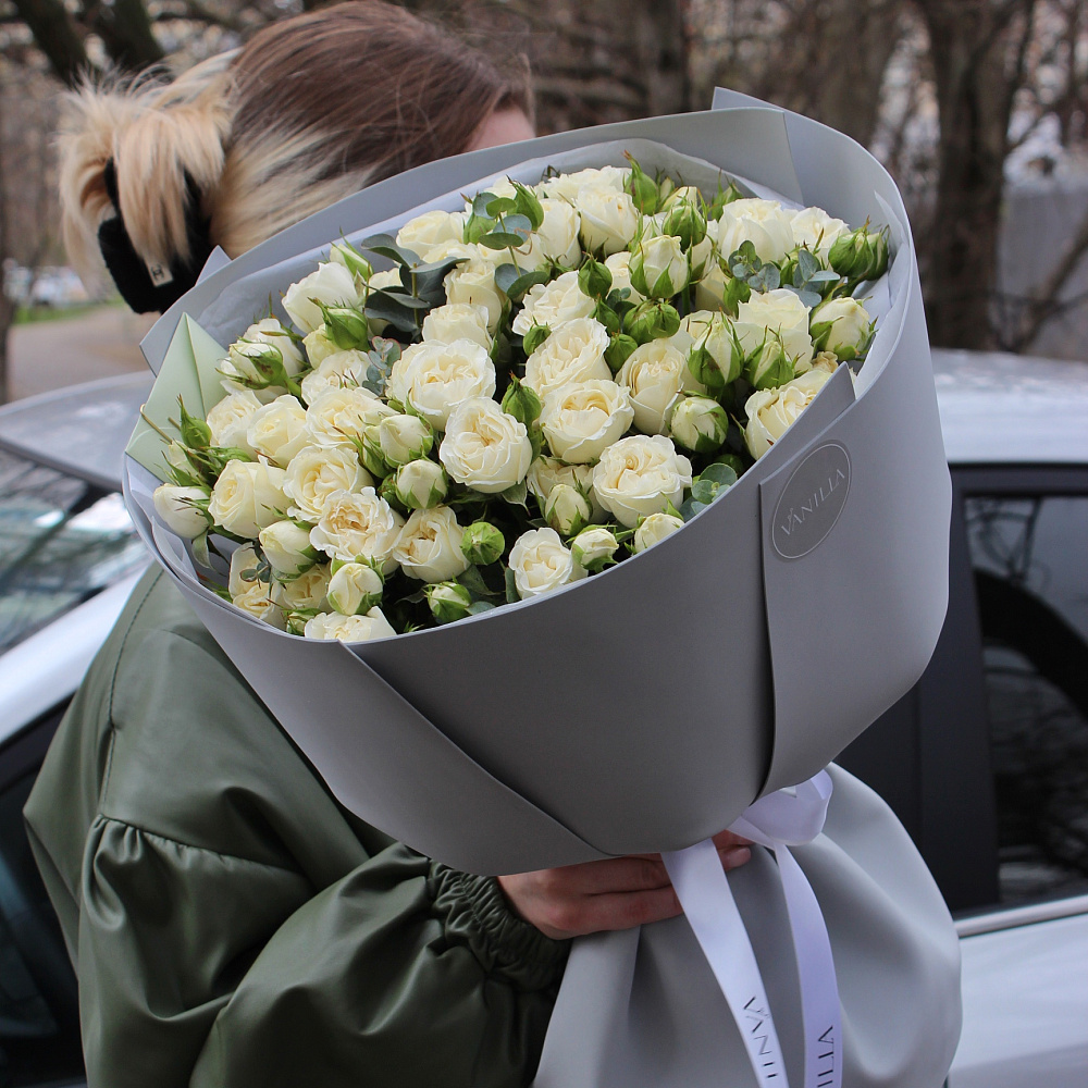 Букет из кустовой розы Беларусь