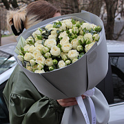 Букет из кустовой розы Беларусь