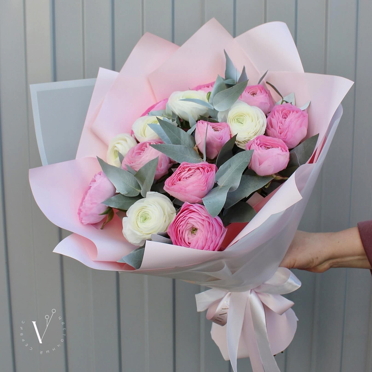 Букет с ранункулюсами