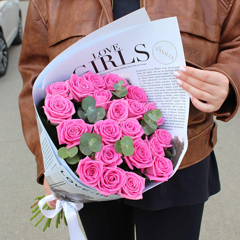 Букет из 21 розовой розы 50 см с эвкалиптом - изображение 2