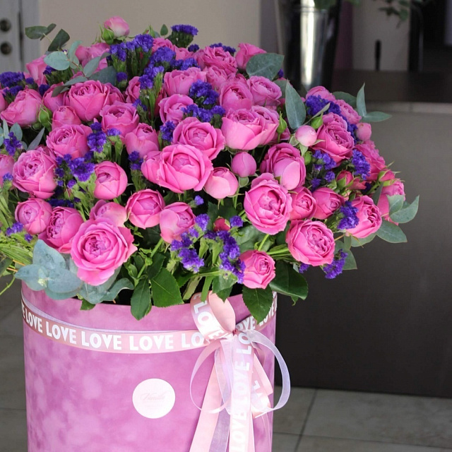 Цветы: цилиндр-гигант с пионовидной розой