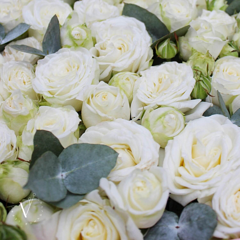 Коробка сердце с пионовидной кустовой розой