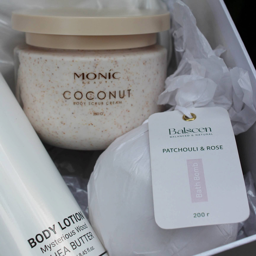 Подарочный набор косметики для девушки