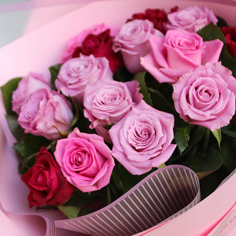 Букет из 15 роз: Микс из 15 розовых роз 60 см
