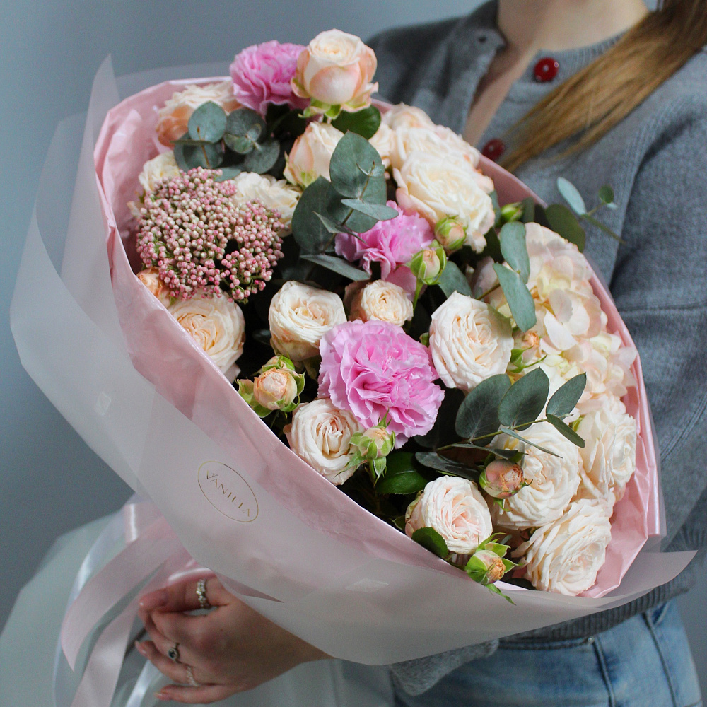 Сборный букет сезонных цветов