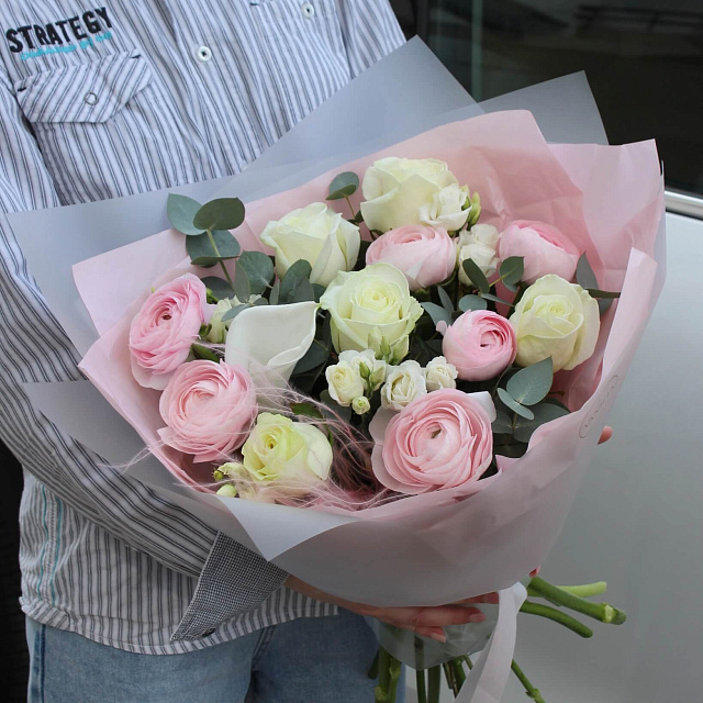 Цветы: Букет микс с ранункулюсами