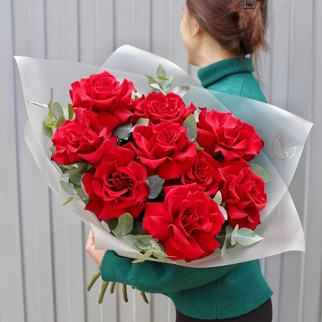 Букет 9 голландских роз с эвкалиптом - изображение 2