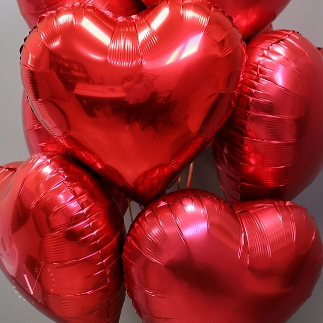 Фольгированные шары : Композиция из 9 красных фольгированных сердец