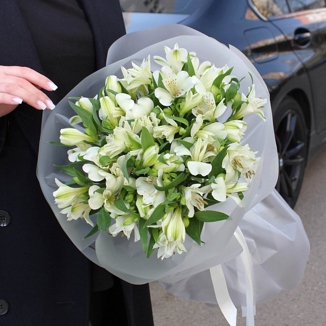 Букет из белой альстромерии - изображение 2