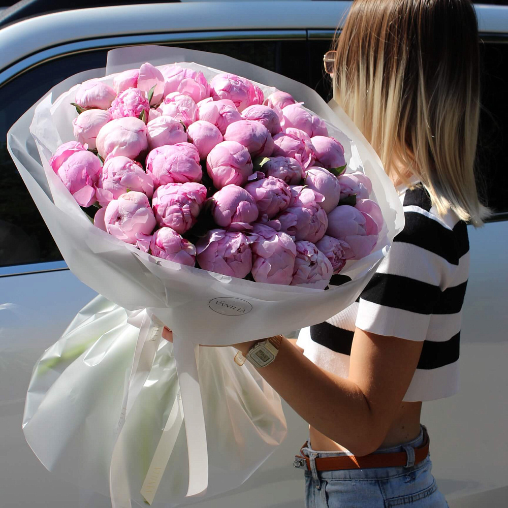 Букет из розовых пионов